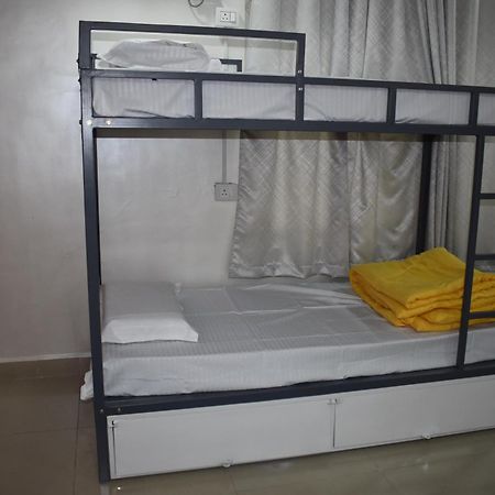 Hyderabad Wanderers Cave Hotel Bagian luar foto