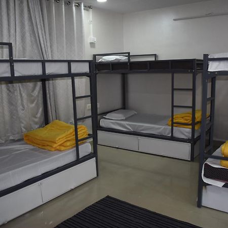 Hyderabad Wanderers Cave Hotel Bagian luar foto