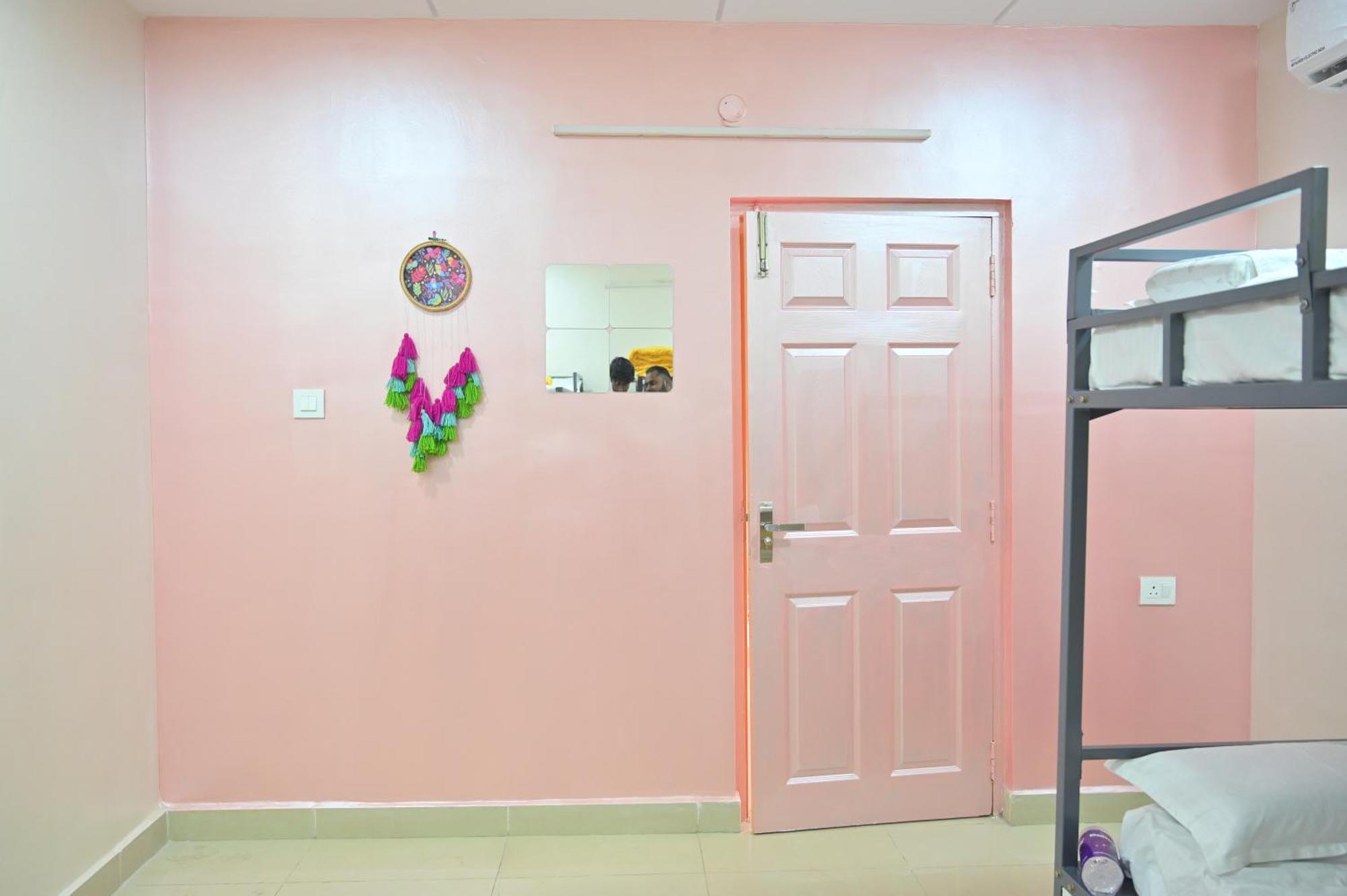 Hyderabad Wanderers Cave Hotel Bagian luar foto