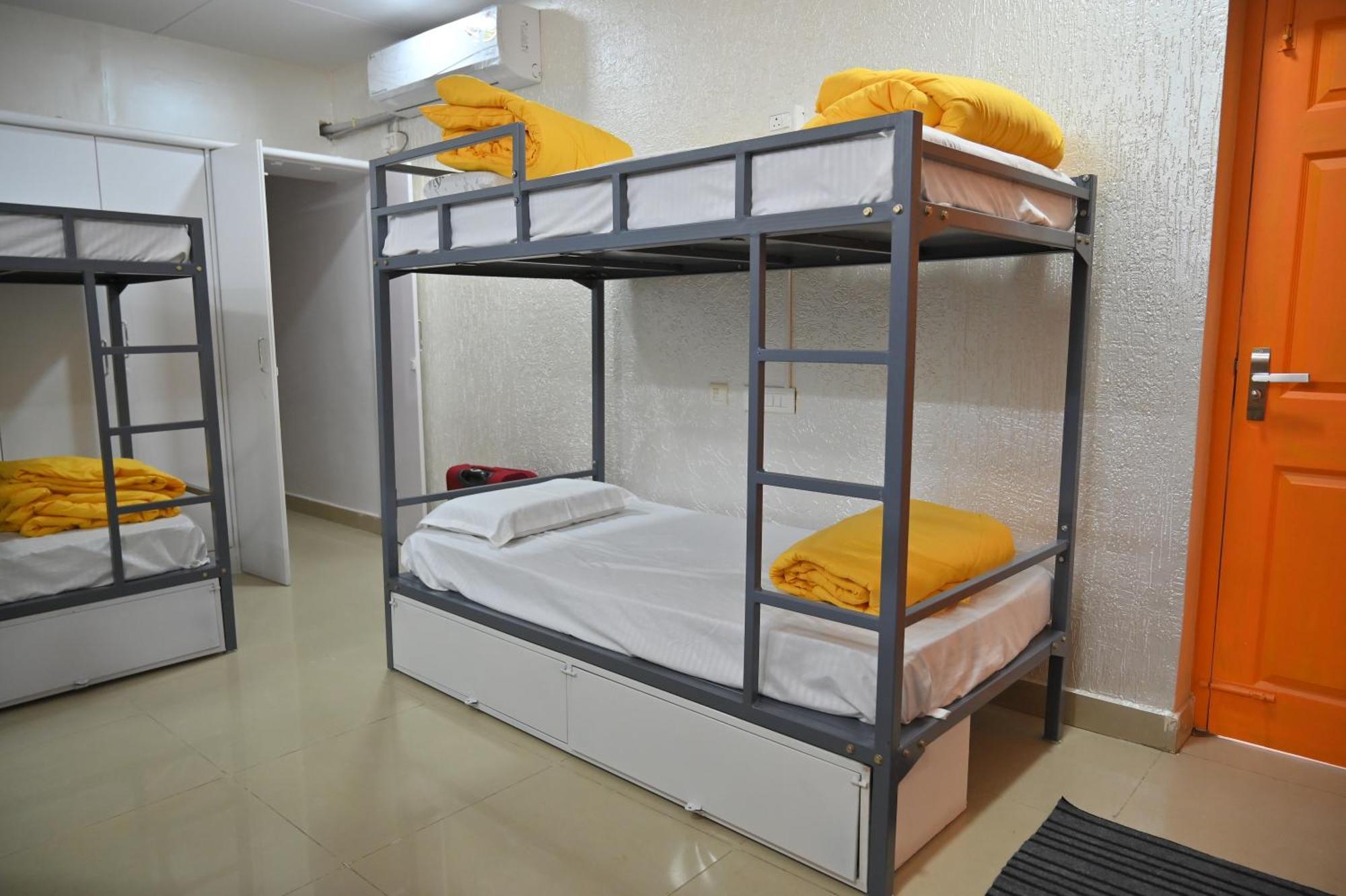 Hyderabad Wanderers Cave Hotel Bagian luar foto