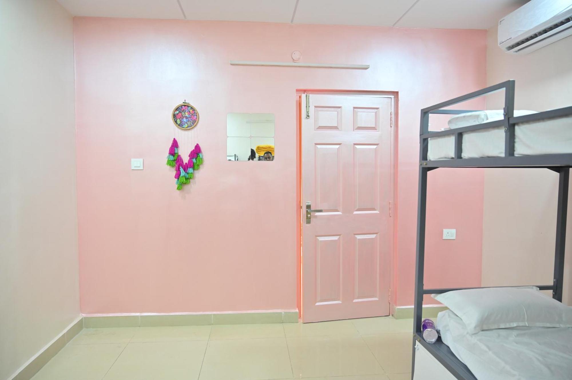 Hyderabad Wanderers Cave Hotel Bagian luar foto
