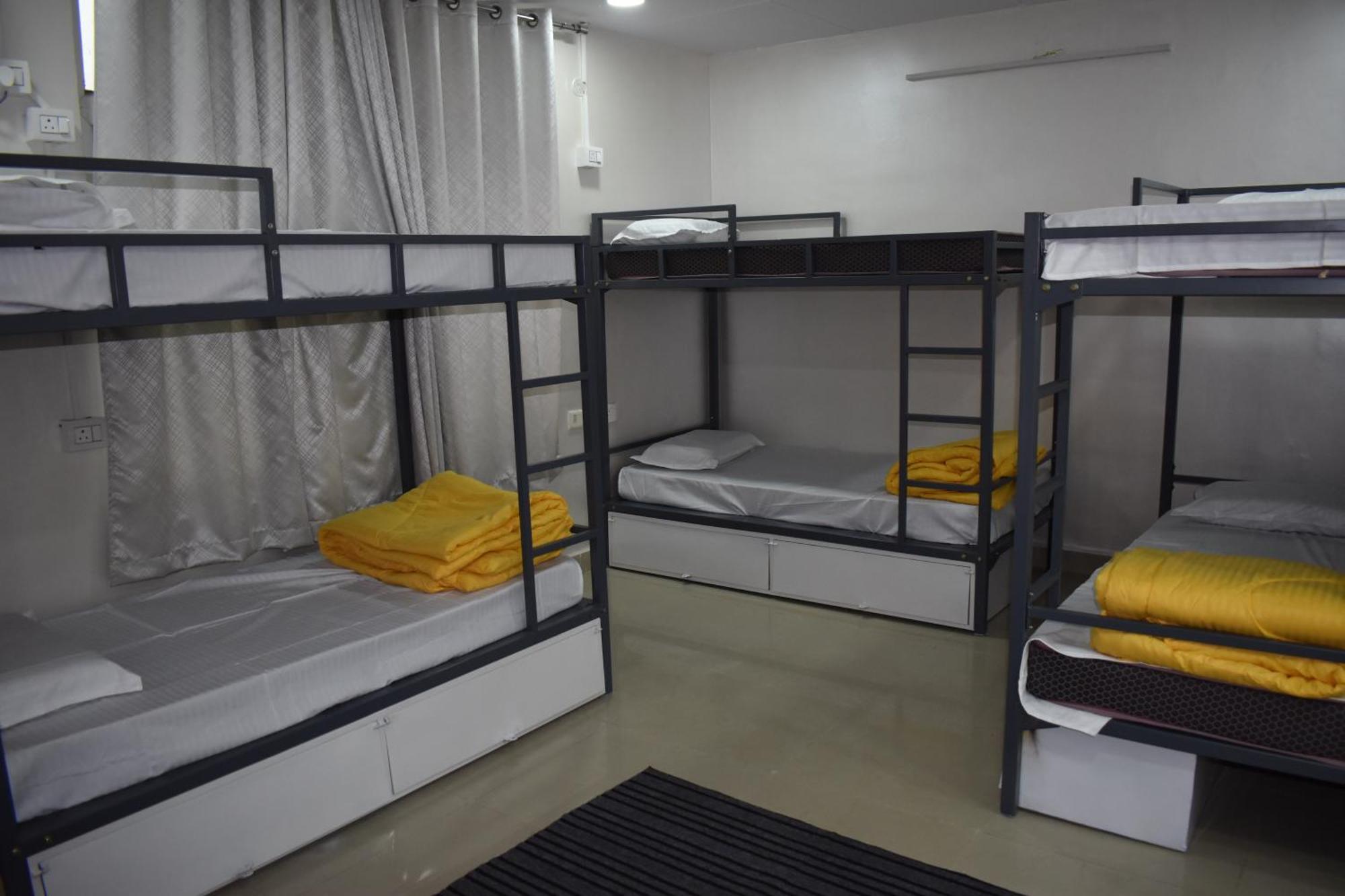 Hyderabad Wanderers Cave Hotel Bagian luar foto